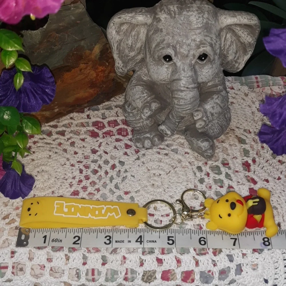 🆕DISNEY'S OFFICIALLY LICENSED WINNIE THE POOH 3D KEYCHAIN
